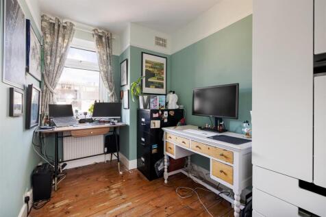 Campbell Road E17