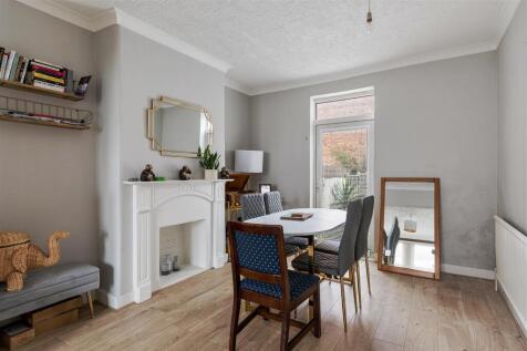 Macdonald Road E17