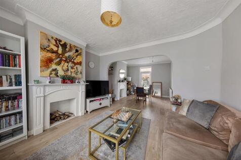 Macdonald Road E17