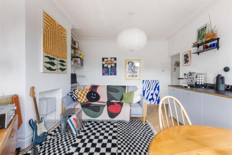 Lyndhurst Drive, E10