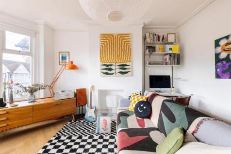 Lyndhurst Drive, E10