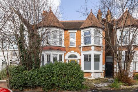 Lyndhurst Drive, E10