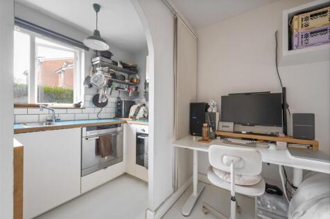Green Pond Close E17