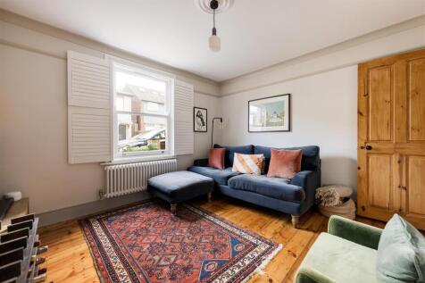 Byron Road E17