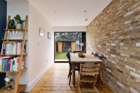 Byron Road E17