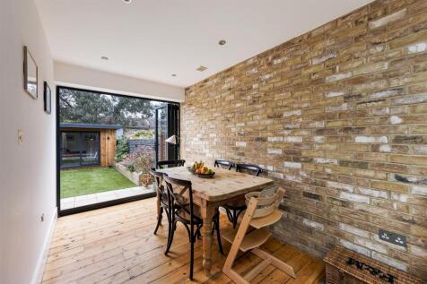 Byron Road E17