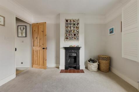 Byron Road E17