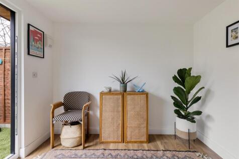 Byron Road E17