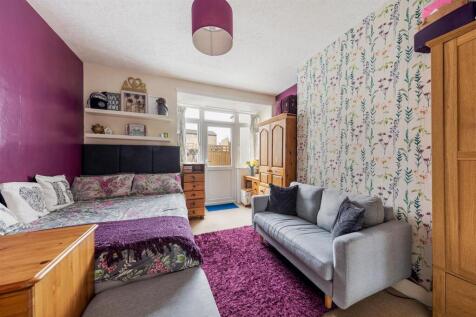 Queens Road E17
