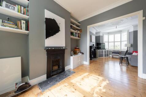 Elmsdale Road E17