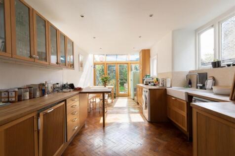 Elmsdale Road E17