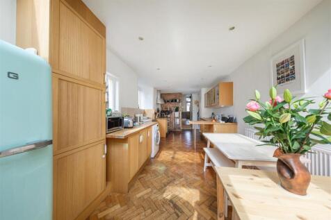 Elmsdale Road E17