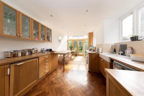 Elmsdale Road E17