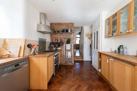 Elmsdale Road E17