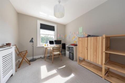 Elmsdale Road E17