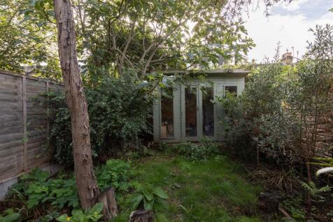 Elmsdale Road E17