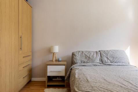 Green Pond Close, E17