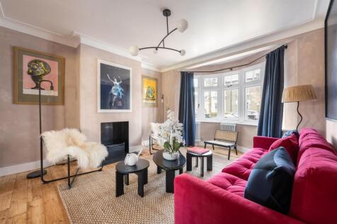 Cambrian Road, E10