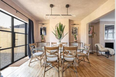 Cambrian Road, E10