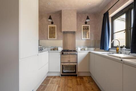 Cambrian Road, E10