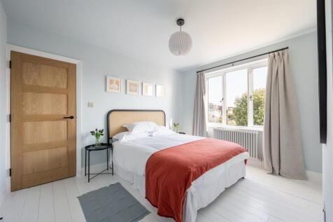 Cambrian Road, E10