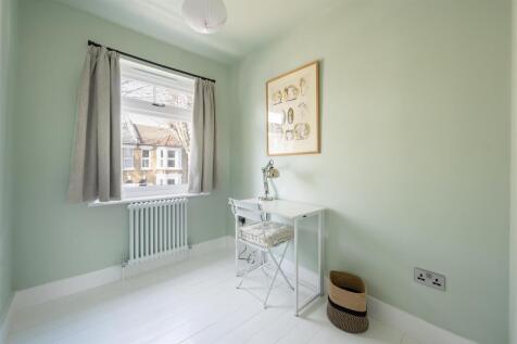 Cambrian Road, E10