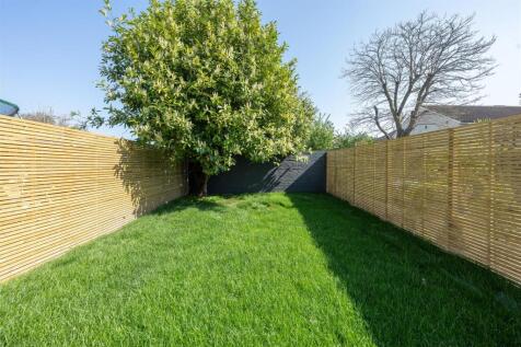 Cambrian Road, E10