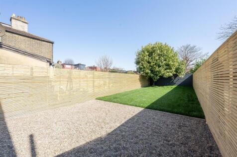 Cambrian Road, E10