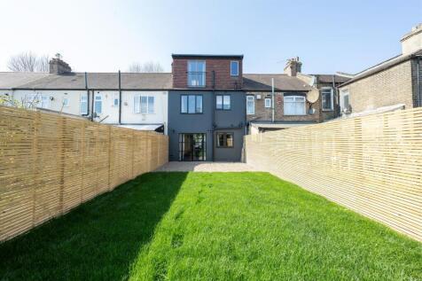 Cambrian Road, E10