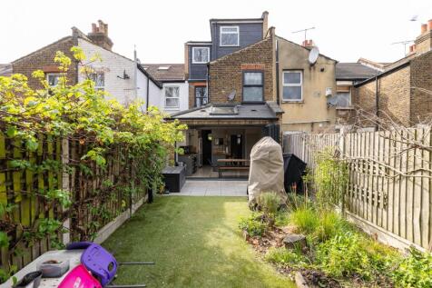 Gosport Road , E17