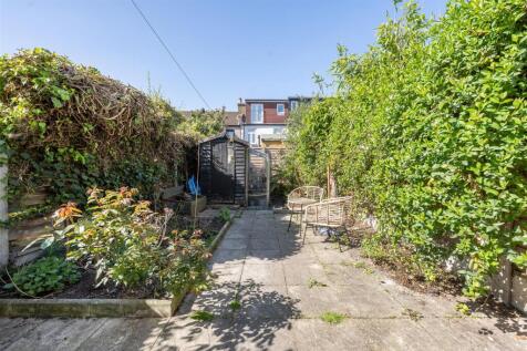 Clacton Road, E17