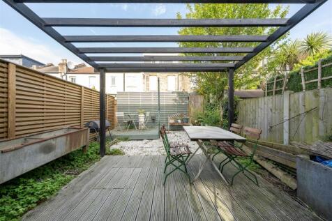 Century Road E17