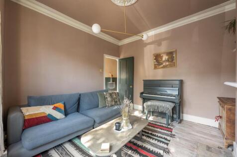 Century Road E17