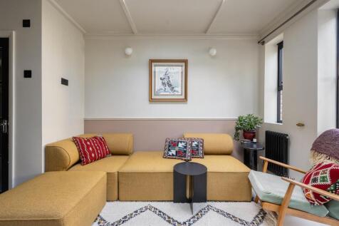 Century Road E17