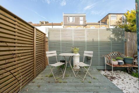 Century Road E17