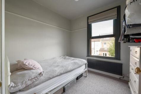 Century Road E17