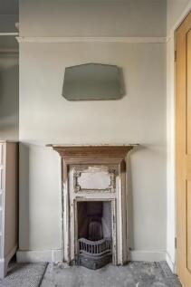 Century Road E17