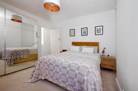 West Avenue E17
