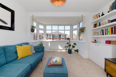 West Avenue E17