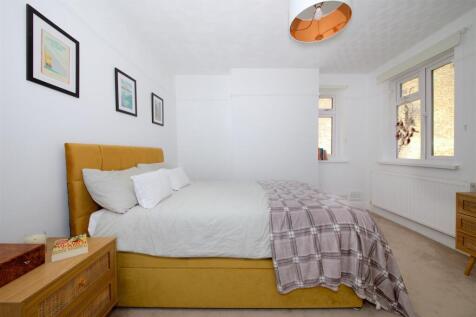 West Avenue E17