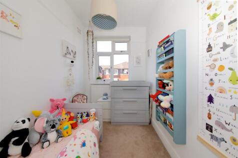 West Avenue E17