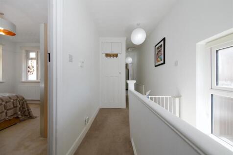 West Avenue E17