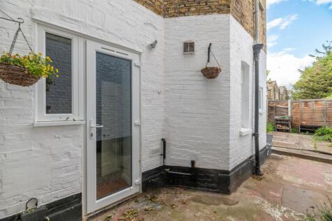 Francis Road, E10