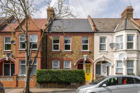 Clementina Road, E18