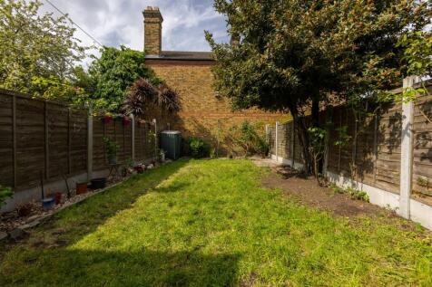 Clementina Road, E18
