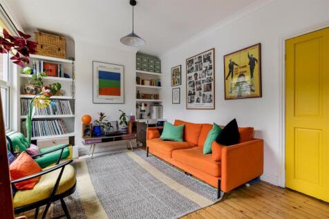 Clementina Road, E18