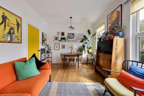 Clementina Road, E18