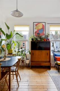 Clementina Road, E18