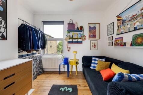 Clementina Road, E18
