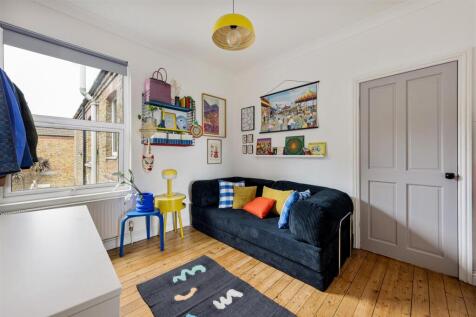 Clementina Road, E18